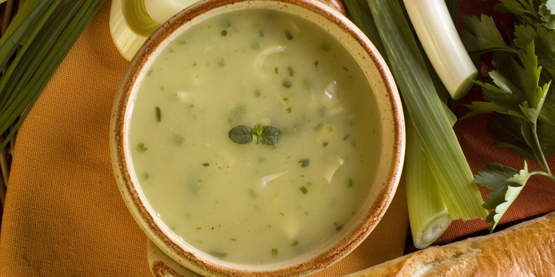 Весняний цибулевий суп з черемшею