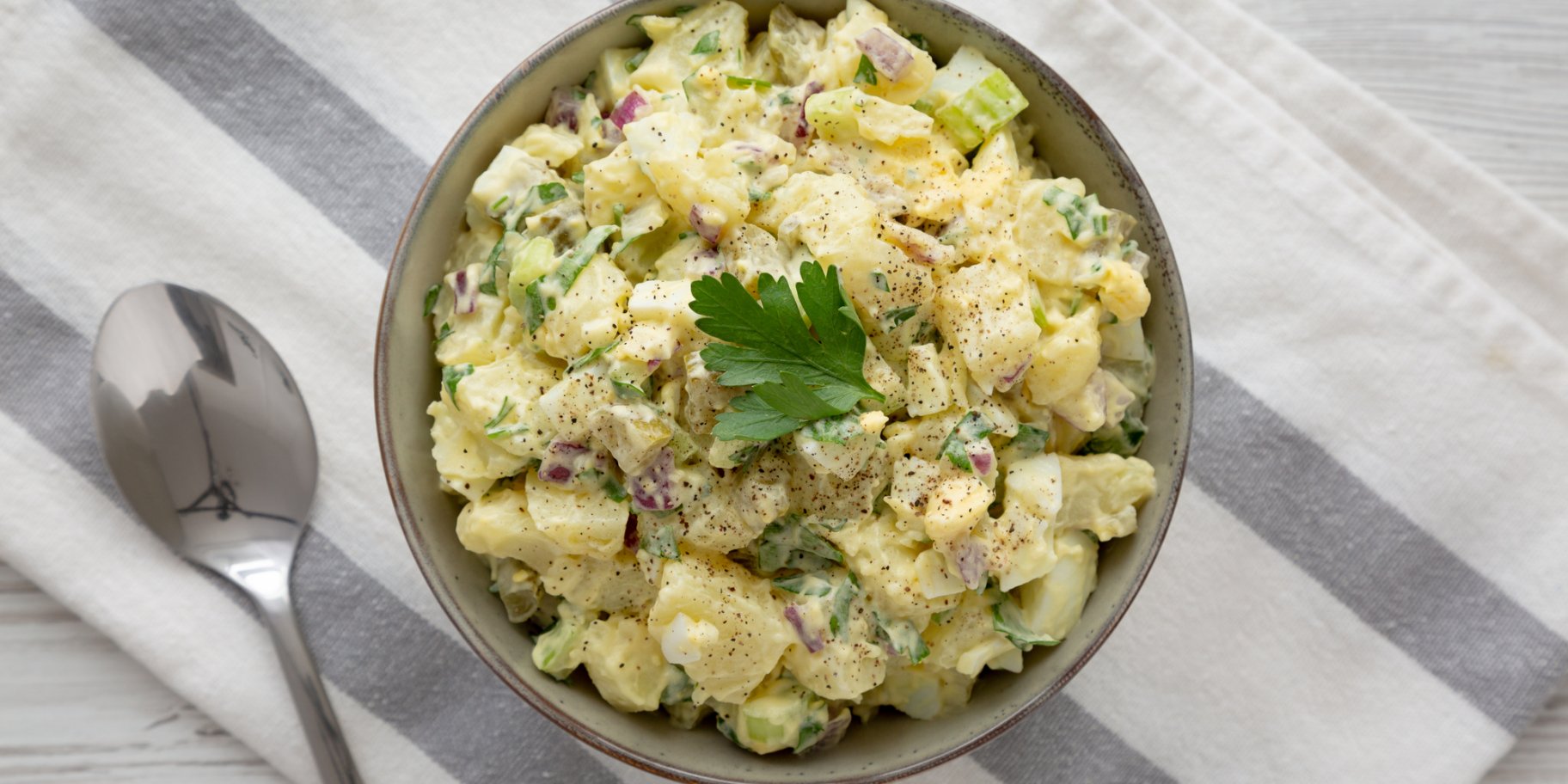 Простий салат з курятиною