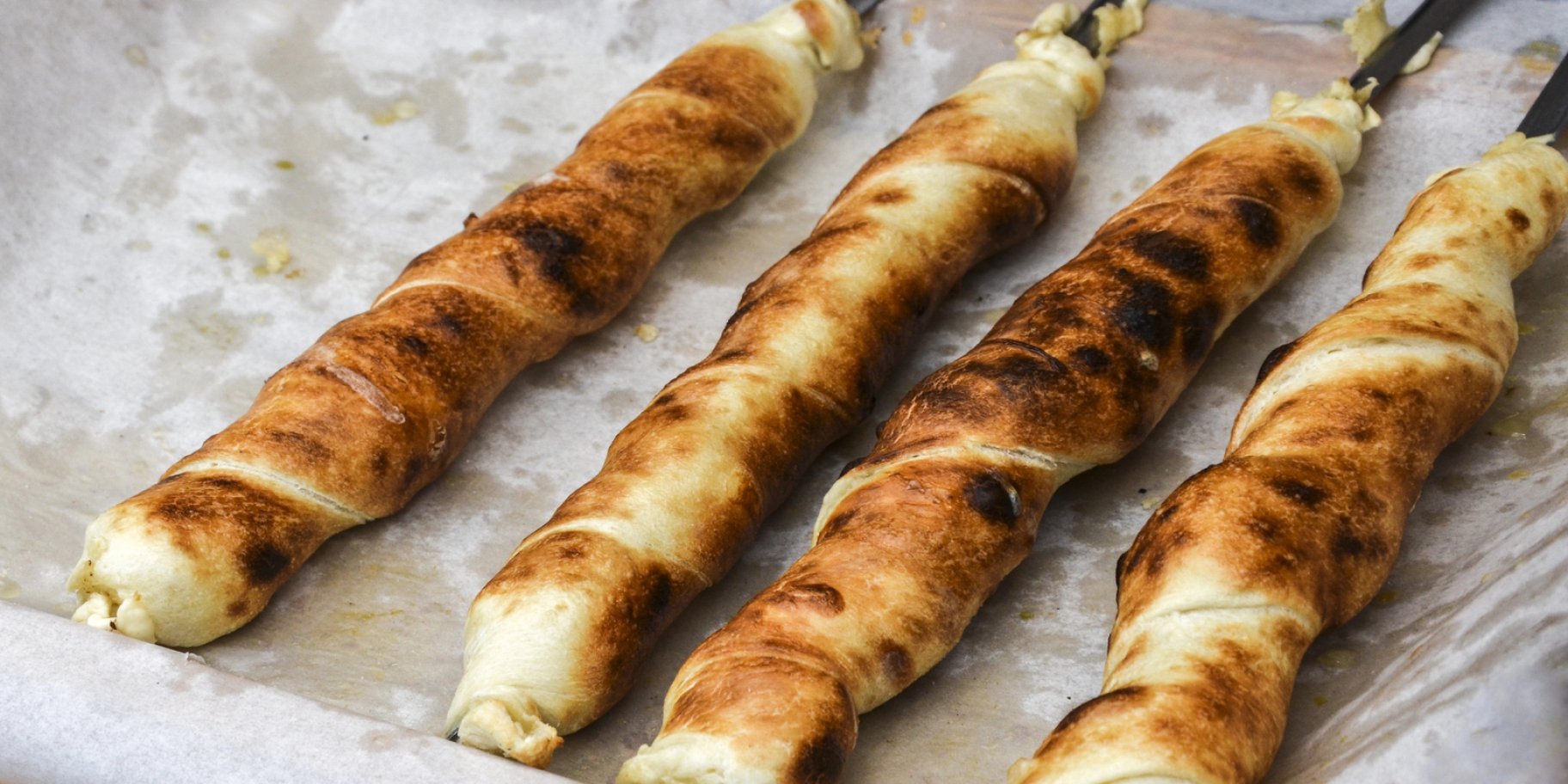 Сир у тісті на мангалі