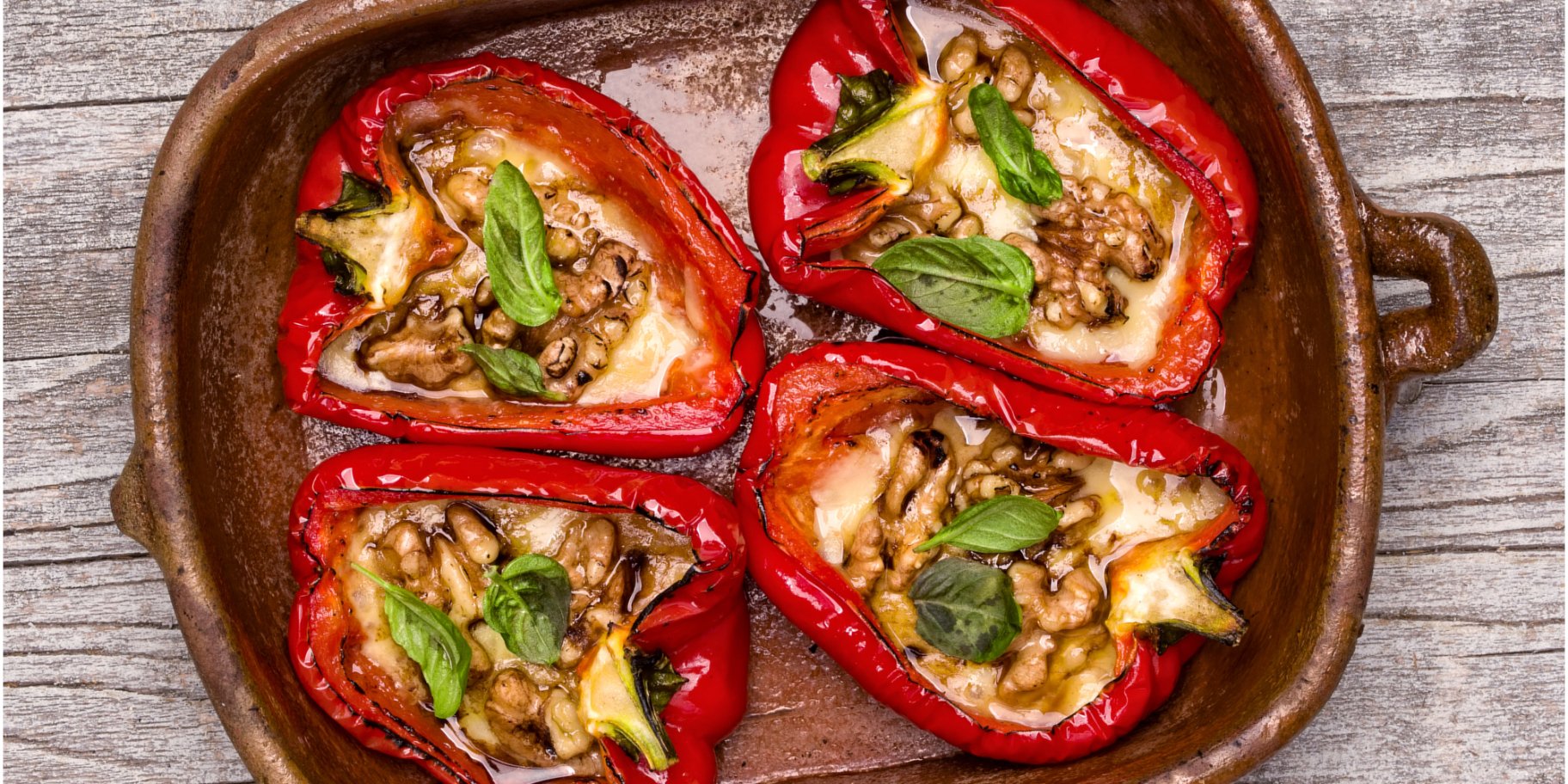 Перці, фаршировані тофу і горіхами