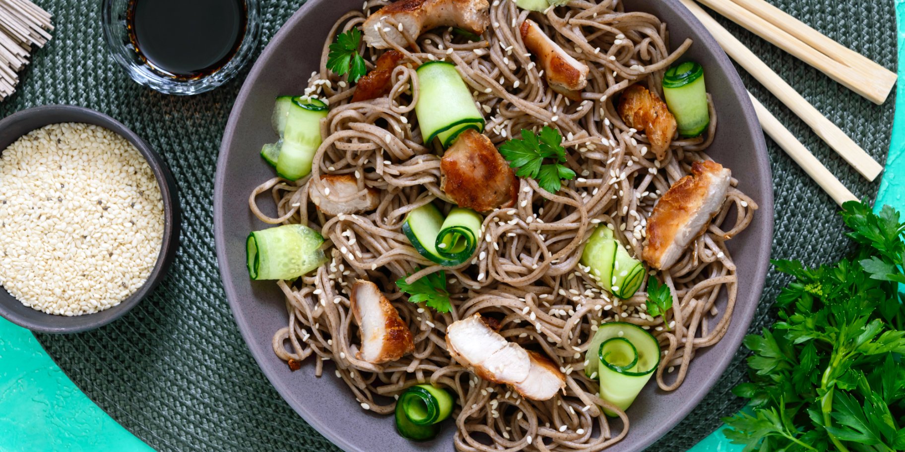 Лапша соба с соусом песто