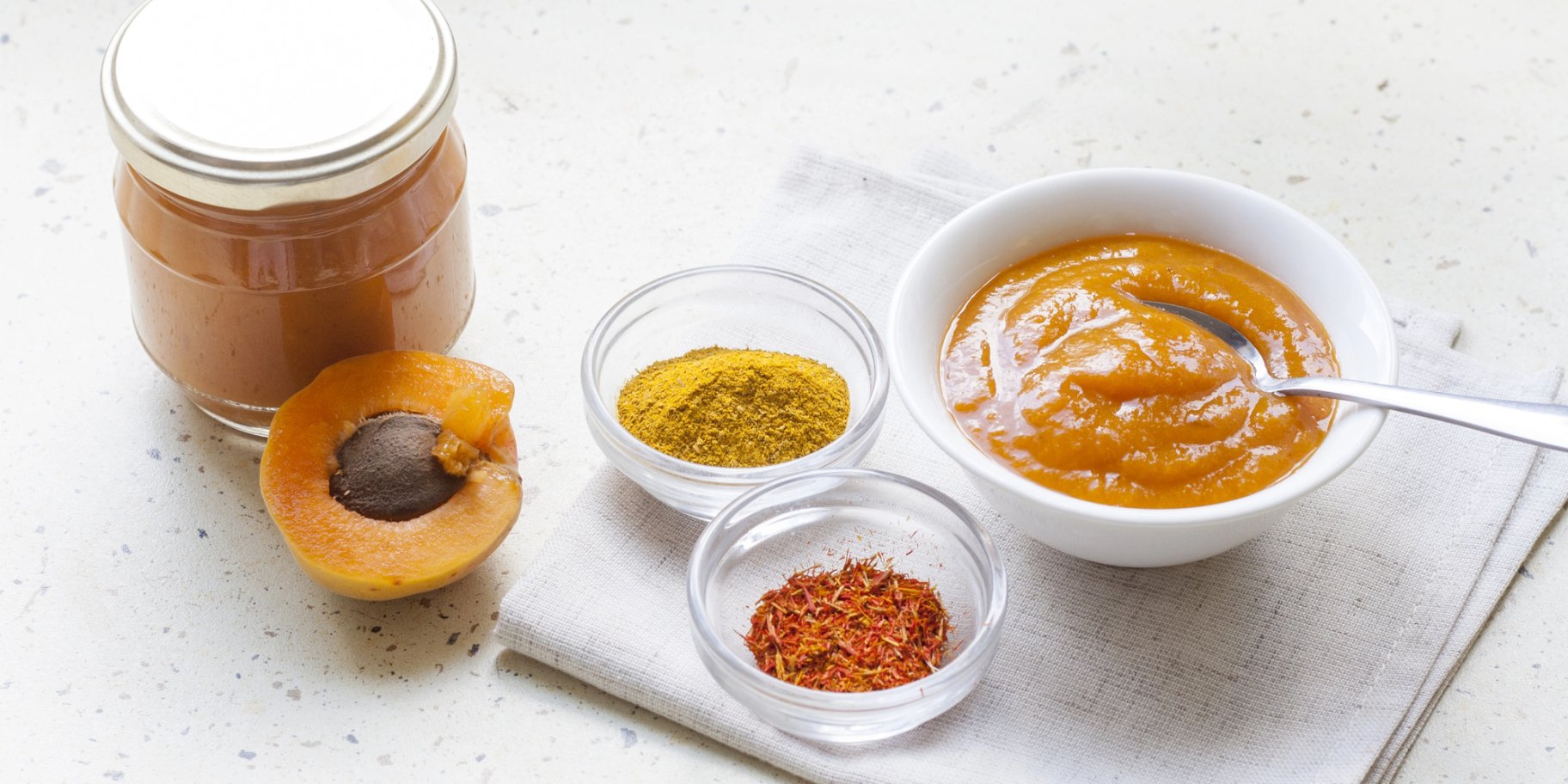 Ткемалі з абрикос у банці