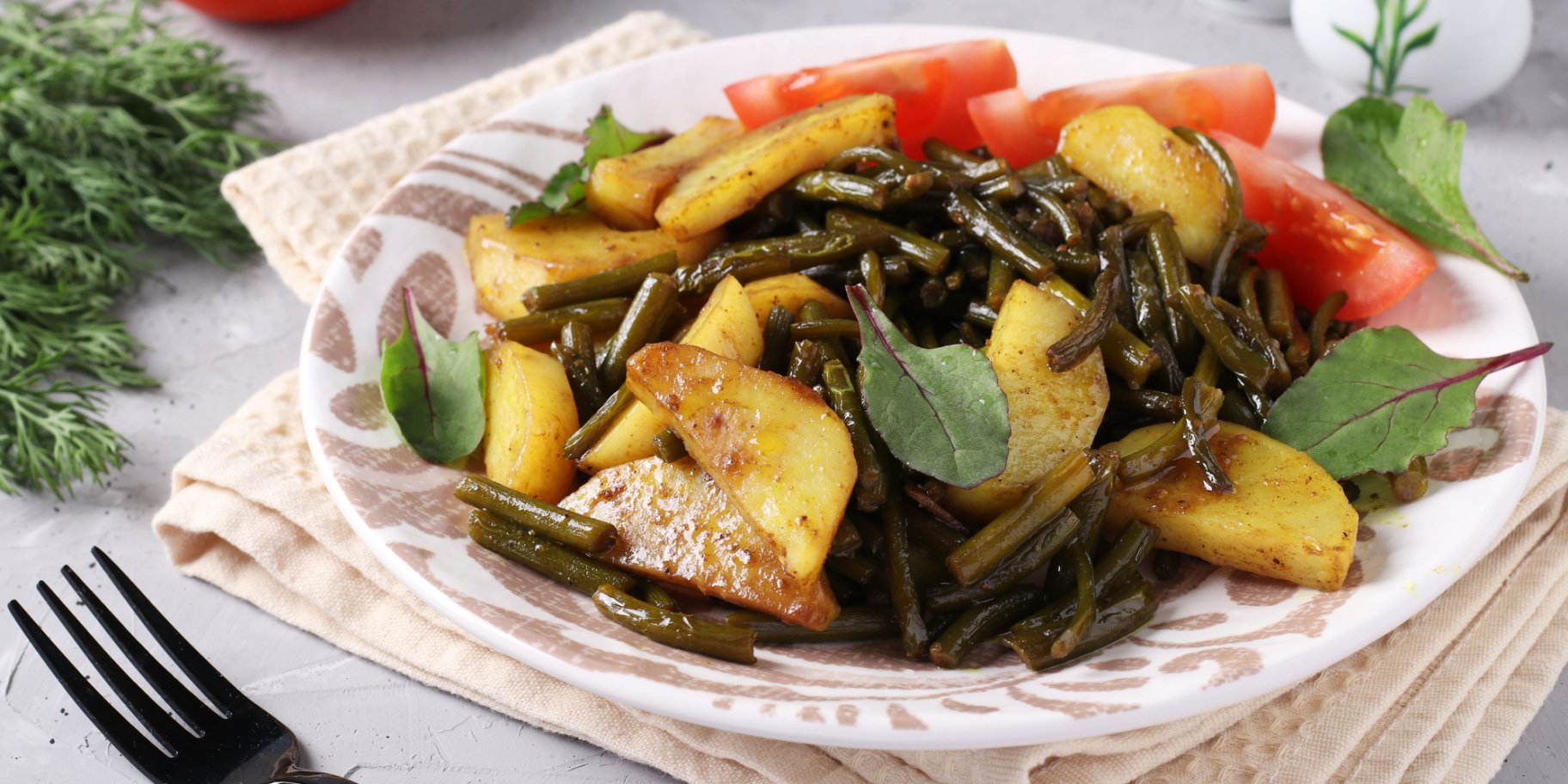 Часникові стрілки з картоплею і грибами