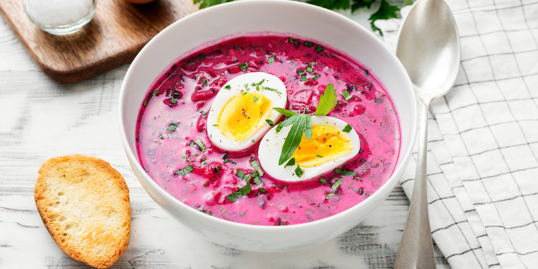 Холодний суп з бурякового бадилля