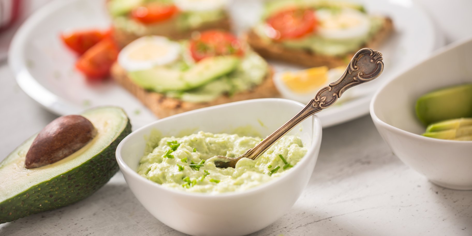 Намазка з плавленого сиру, авокадо й яєць