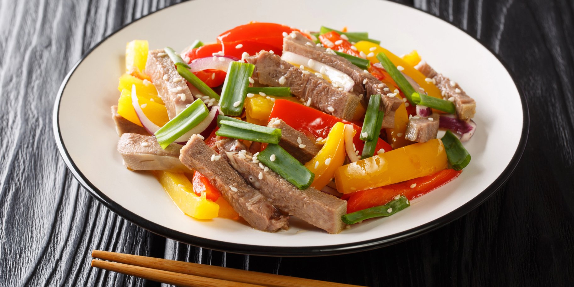 Теплий азійський салат з яловичиною