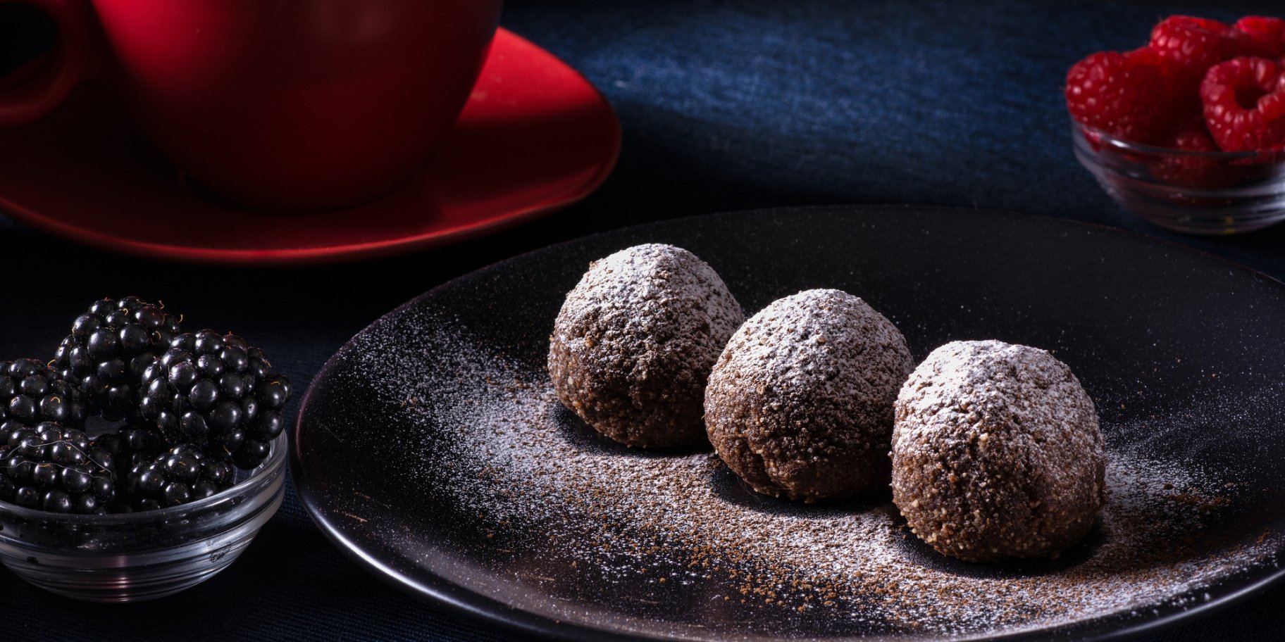 Шоколадні трюфелі з малиною та ожиною