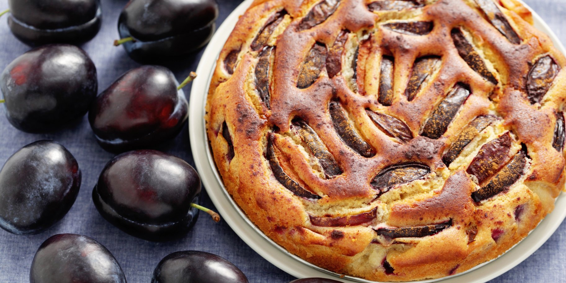 Сливова шарлотка