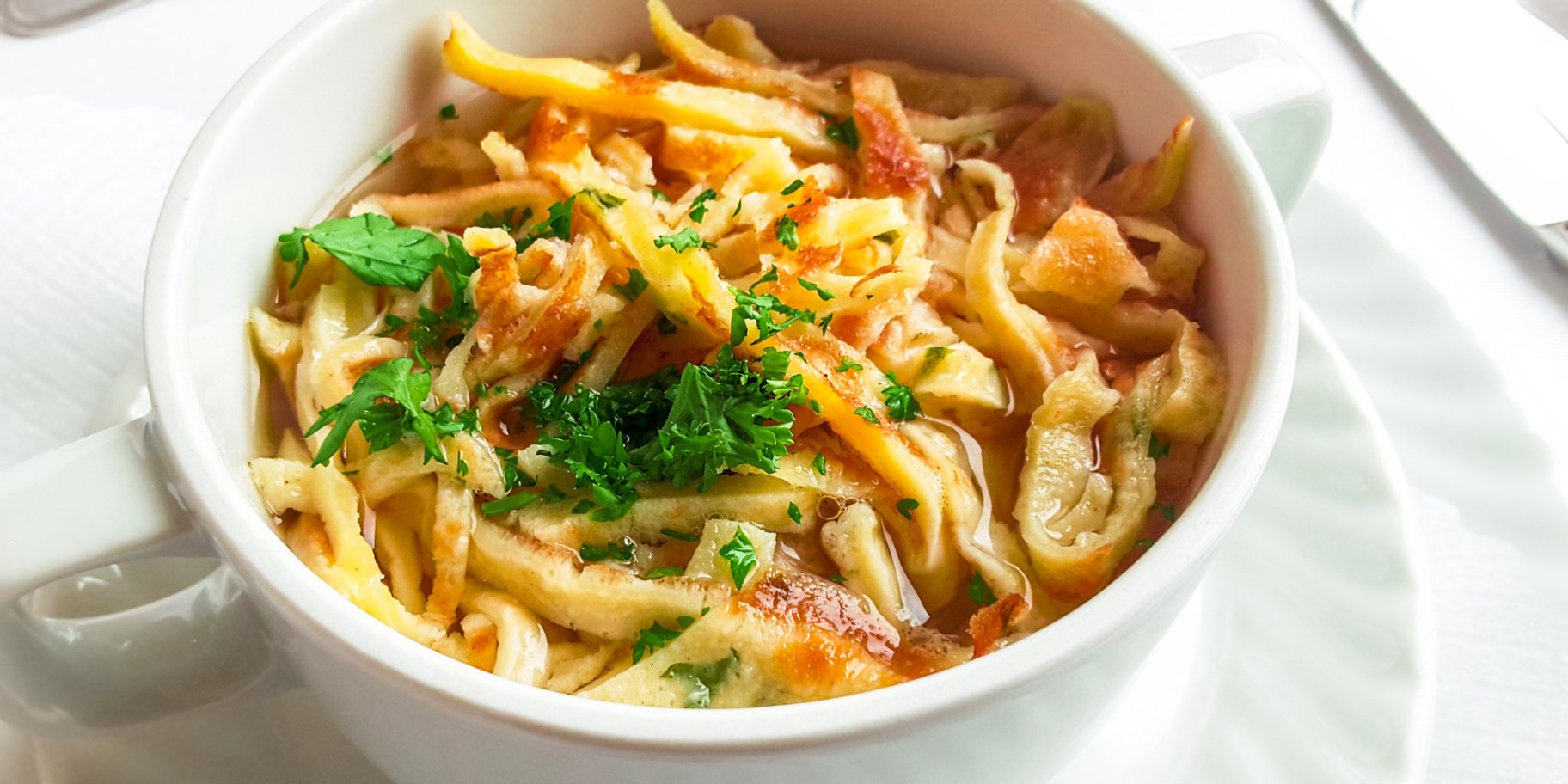 М'ясний бульйон з млинцями