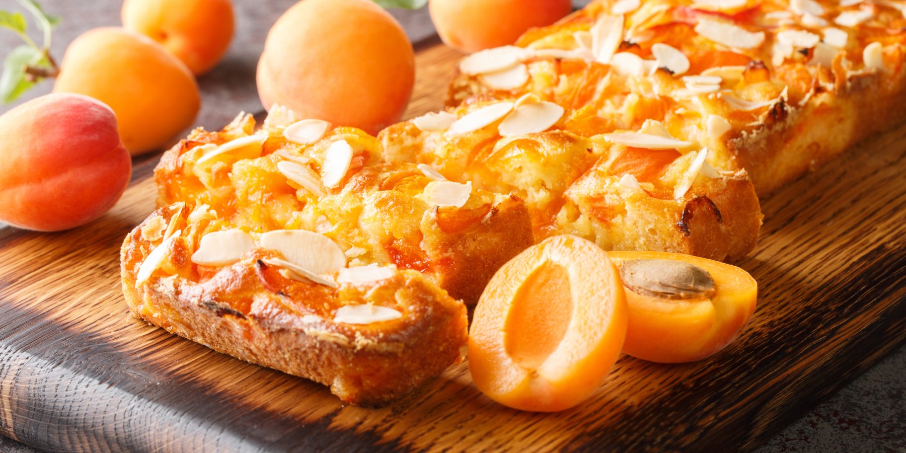 Абрикосово-мигдальний пиріг