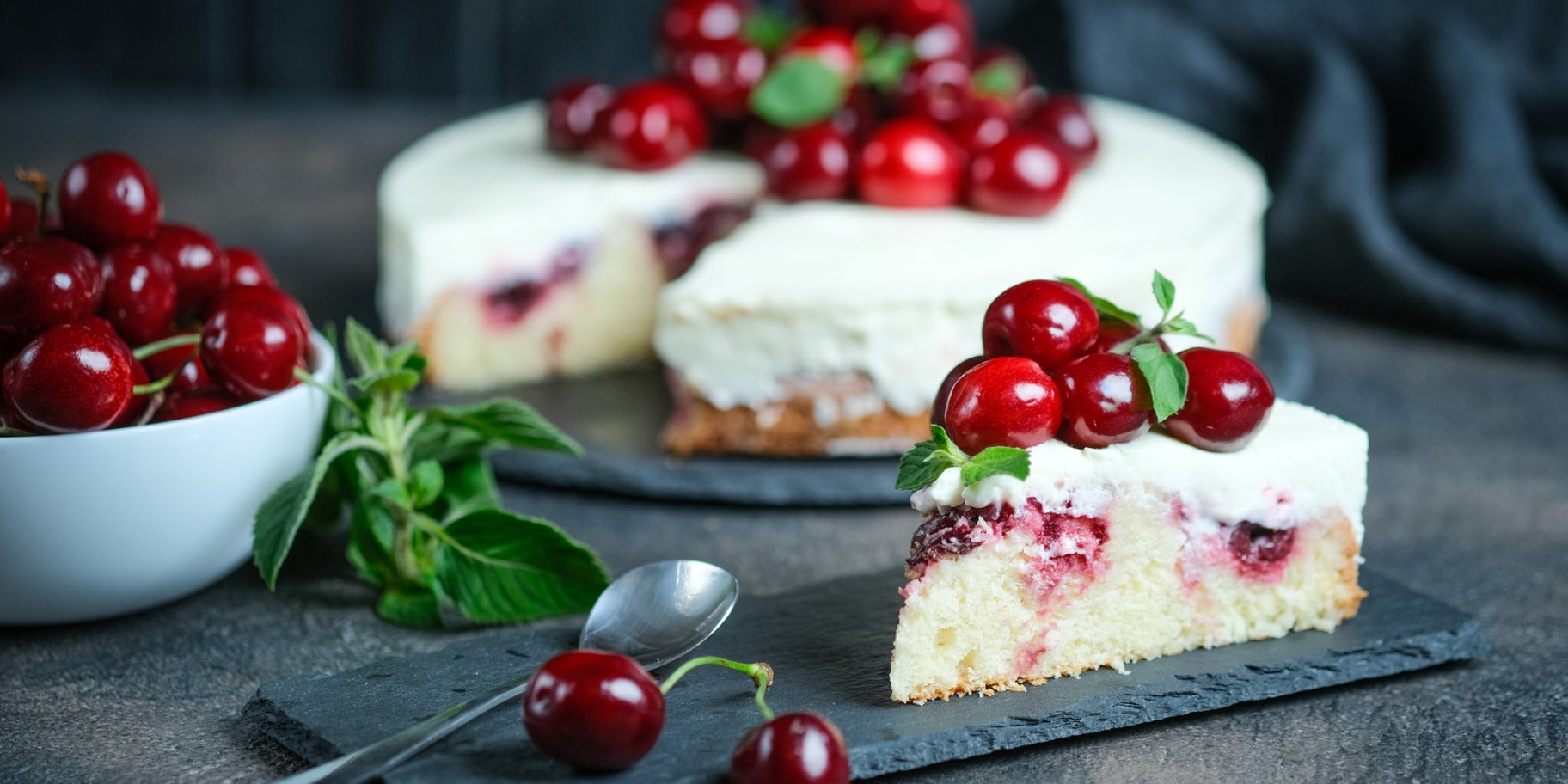 Торт з вишнею, лимоном та бузиною: рецепт