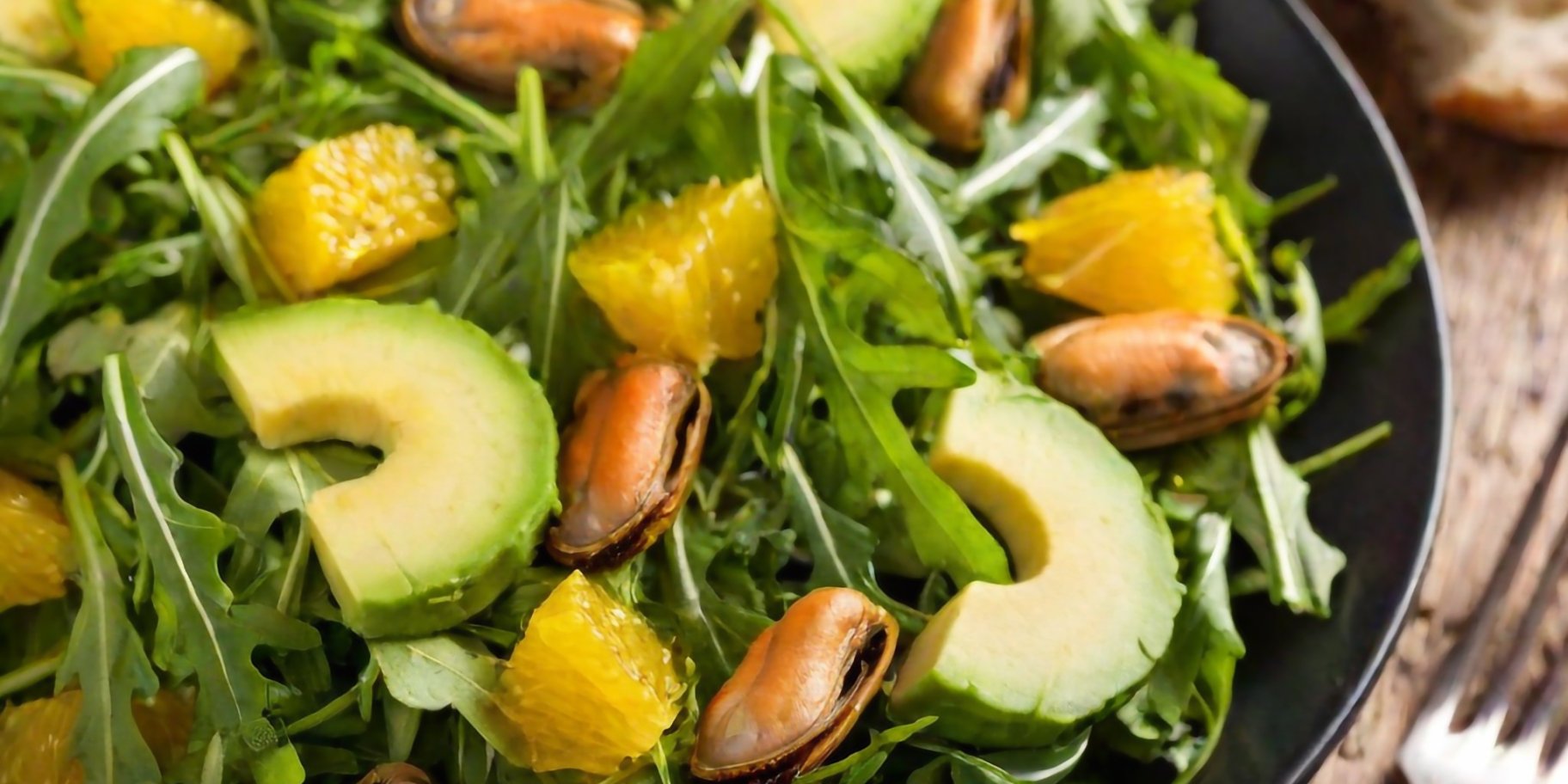 Салат із руколи, апельсинів та мідій