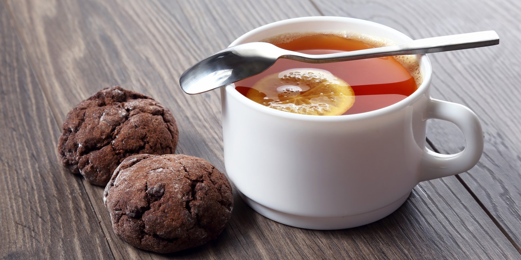 шоколадное печенье, чай