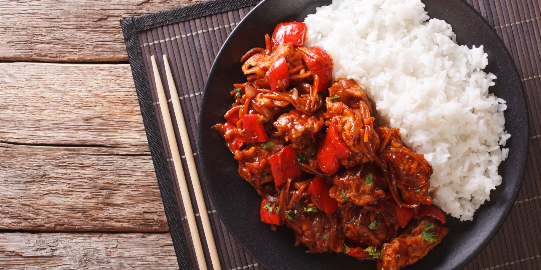 Курица в соусе из черного перца