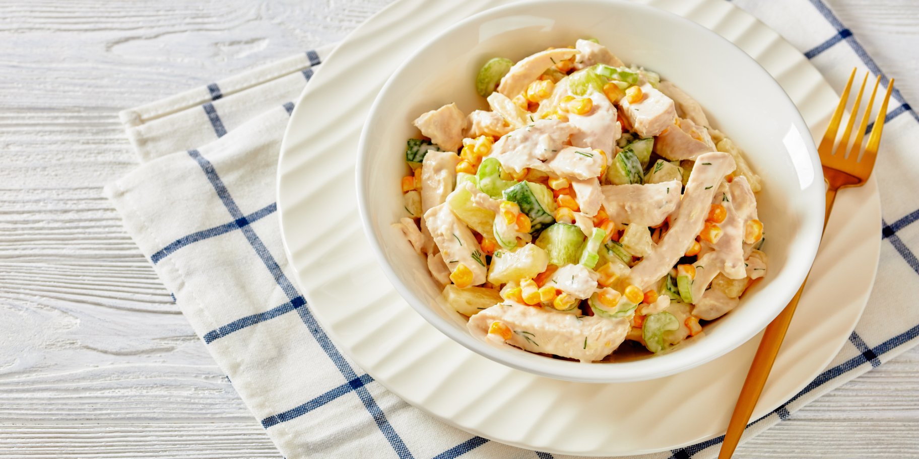 Салат з куркою і майонезом