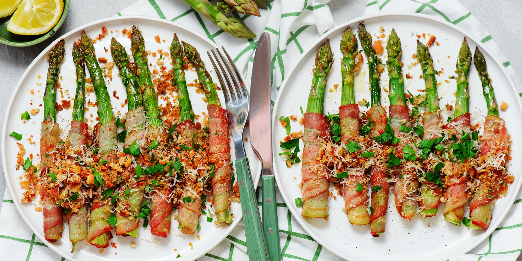 Спаржа в беконі