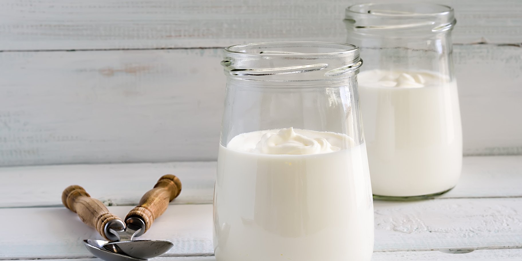 Две банки сметаны