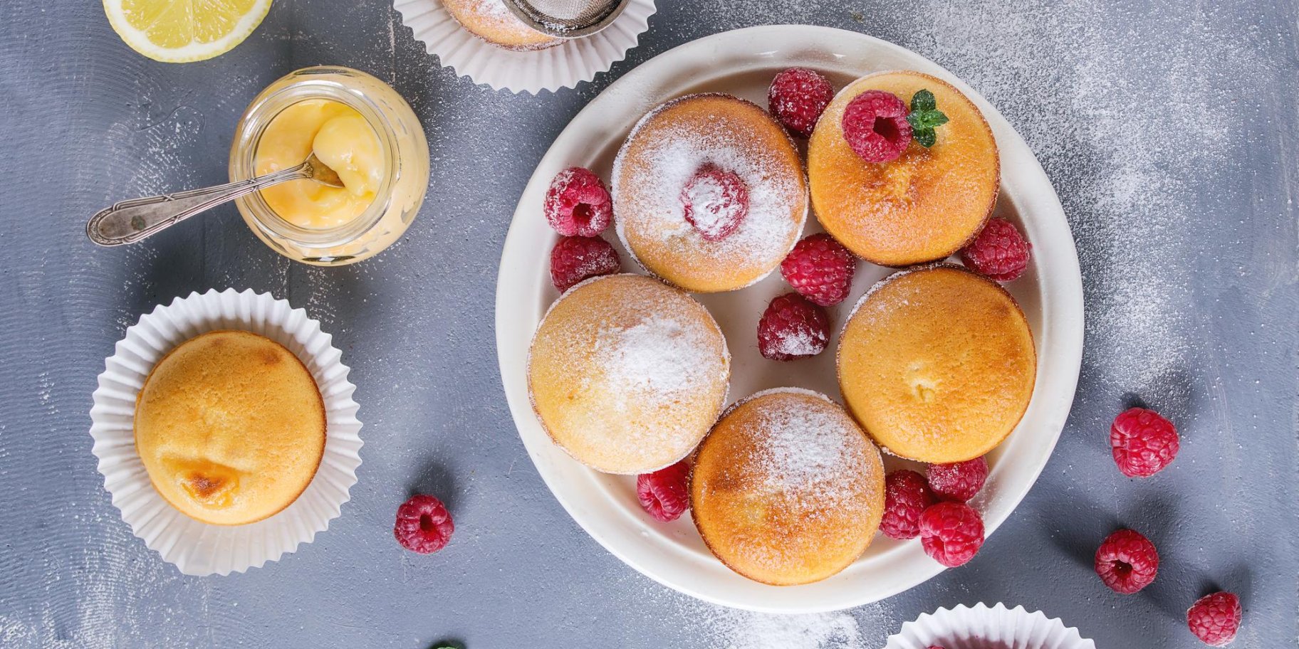 Кексы с малиной и лимоном