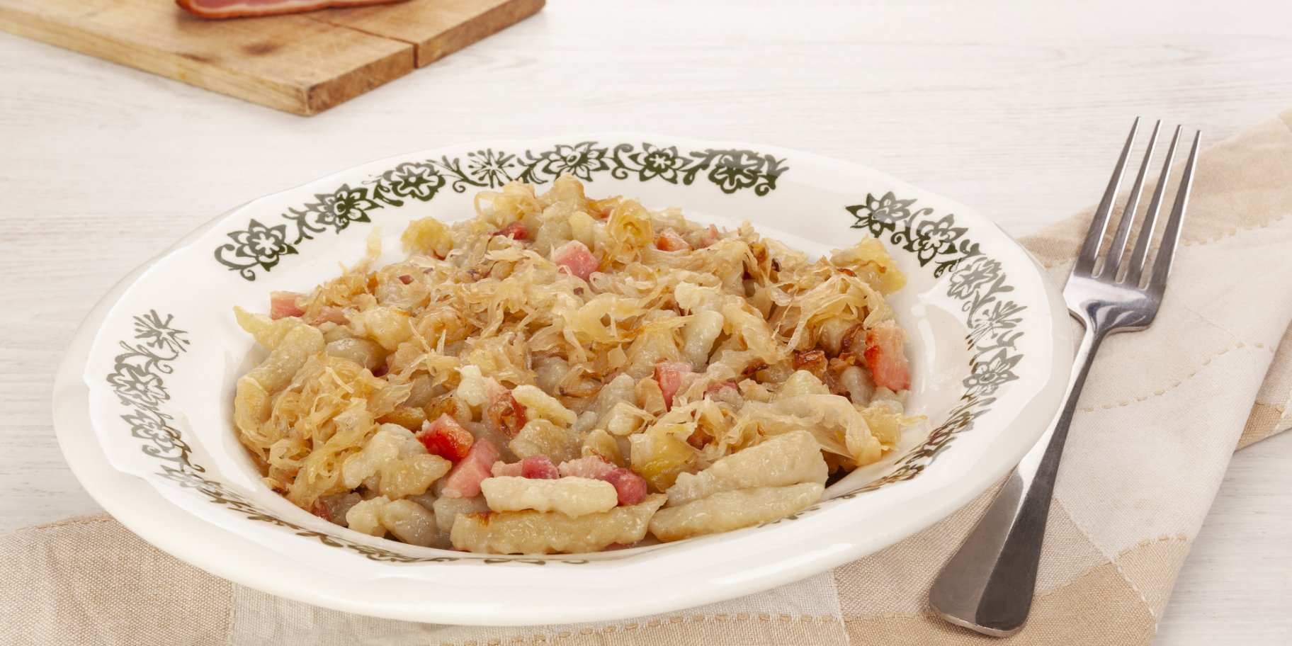 Кльоцки з квашеною капустою і беконом