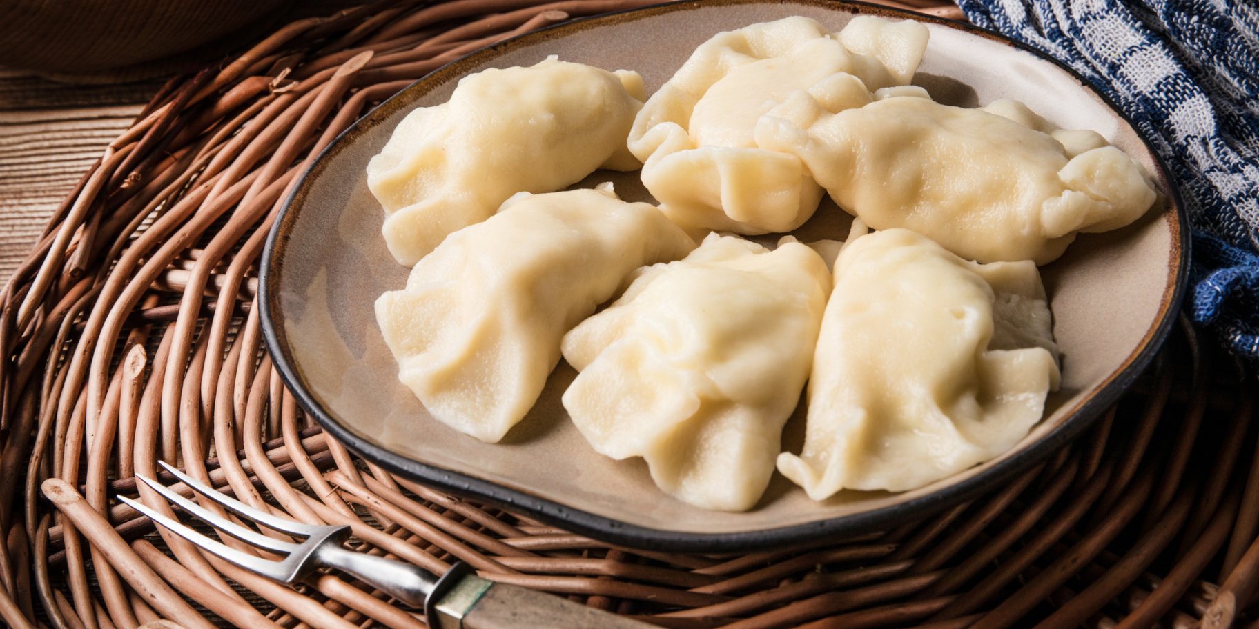 Вареники з яблуками і корицею