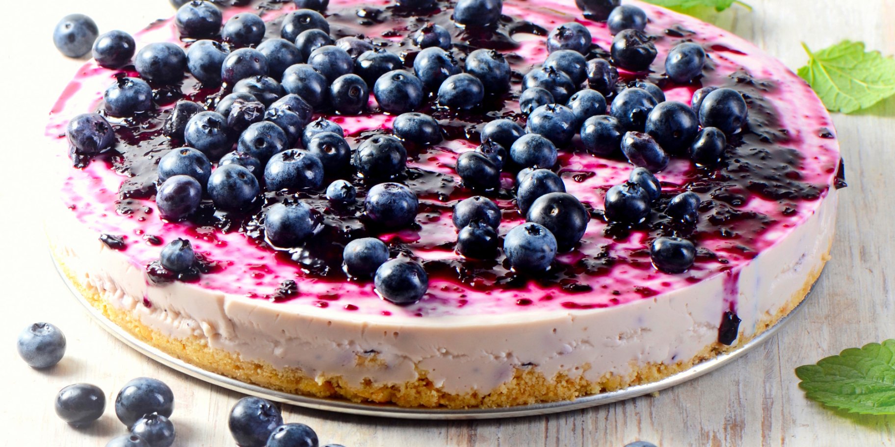 Пирог с черникой и кремом