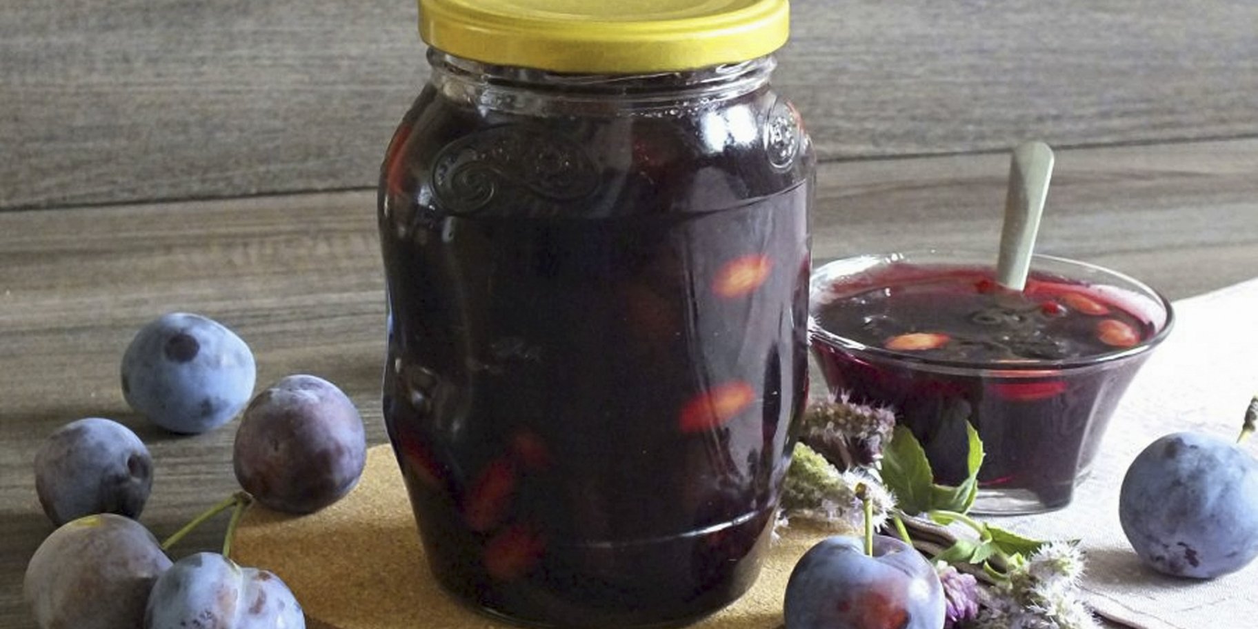 Сливовое варенье с миндальными орехами