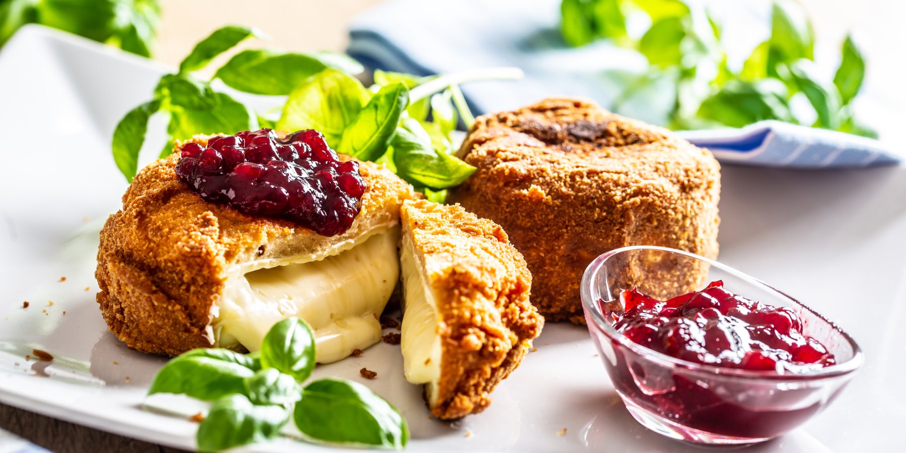 запеченный бри с вареньем