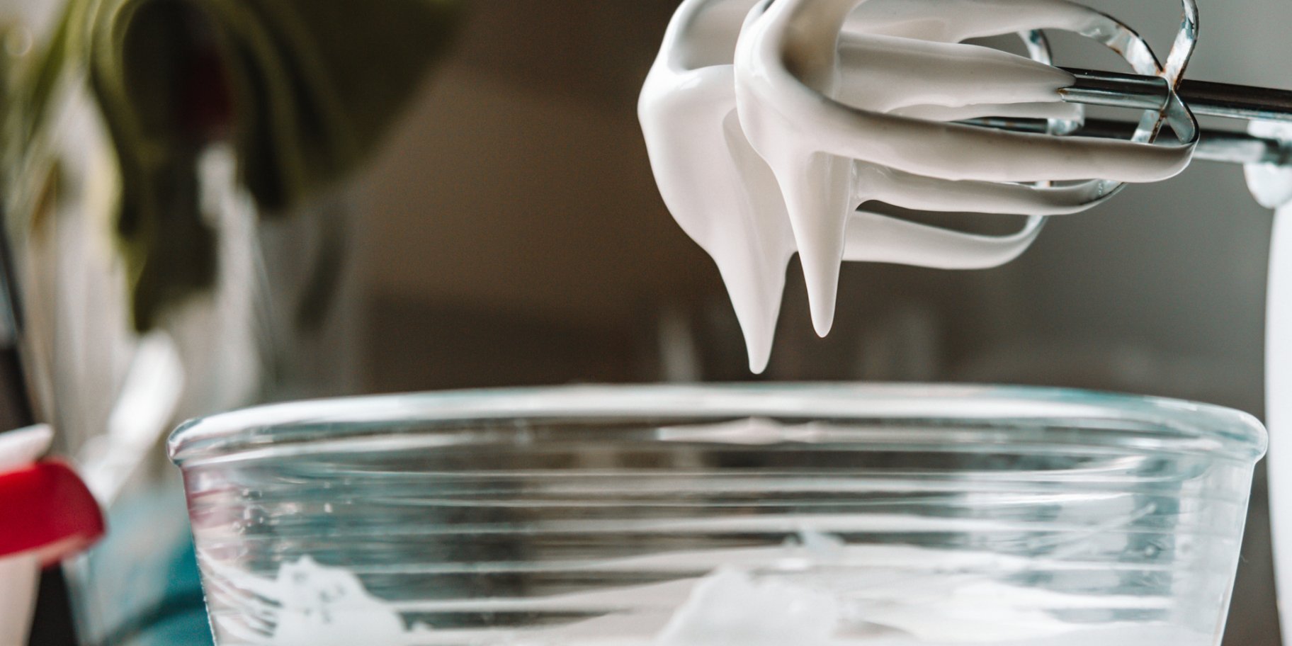 Як правильно збивати білки?