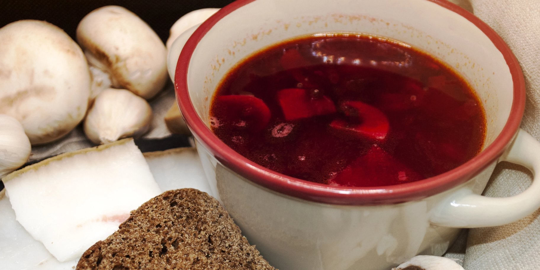 Борщ з печерицями