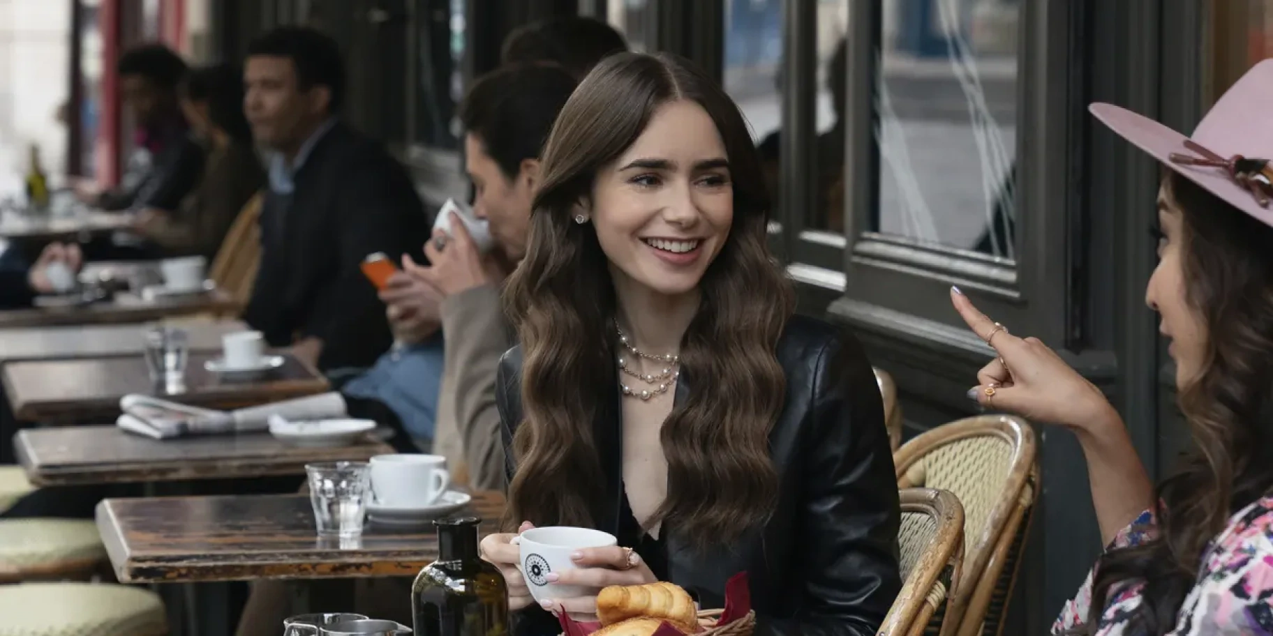 "Емілі в Парижі". Скриншот із серіалу