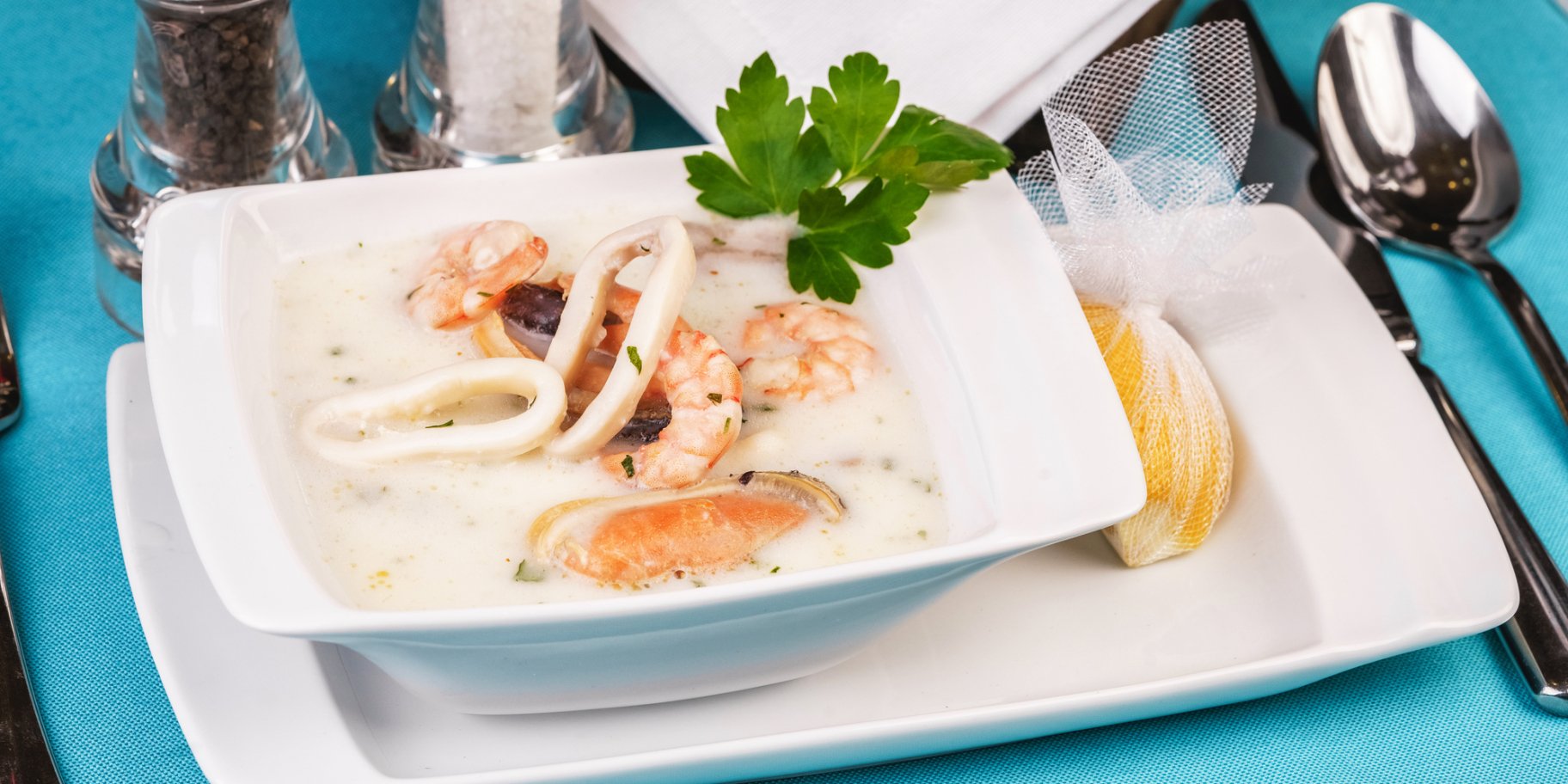 Сирний суп з морепродуктами