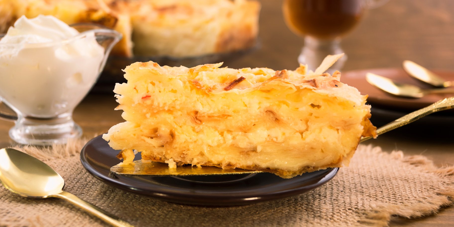 Яблучний пиріг без яєць і молока