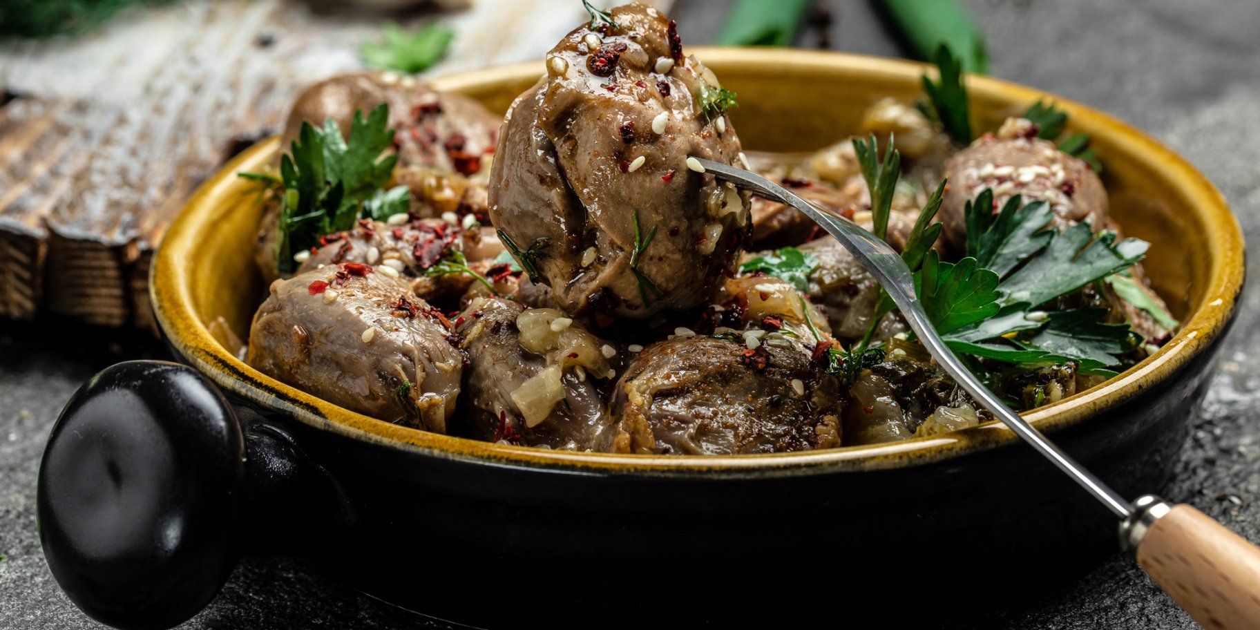 Тушкована капуста з грибами і шлуночками