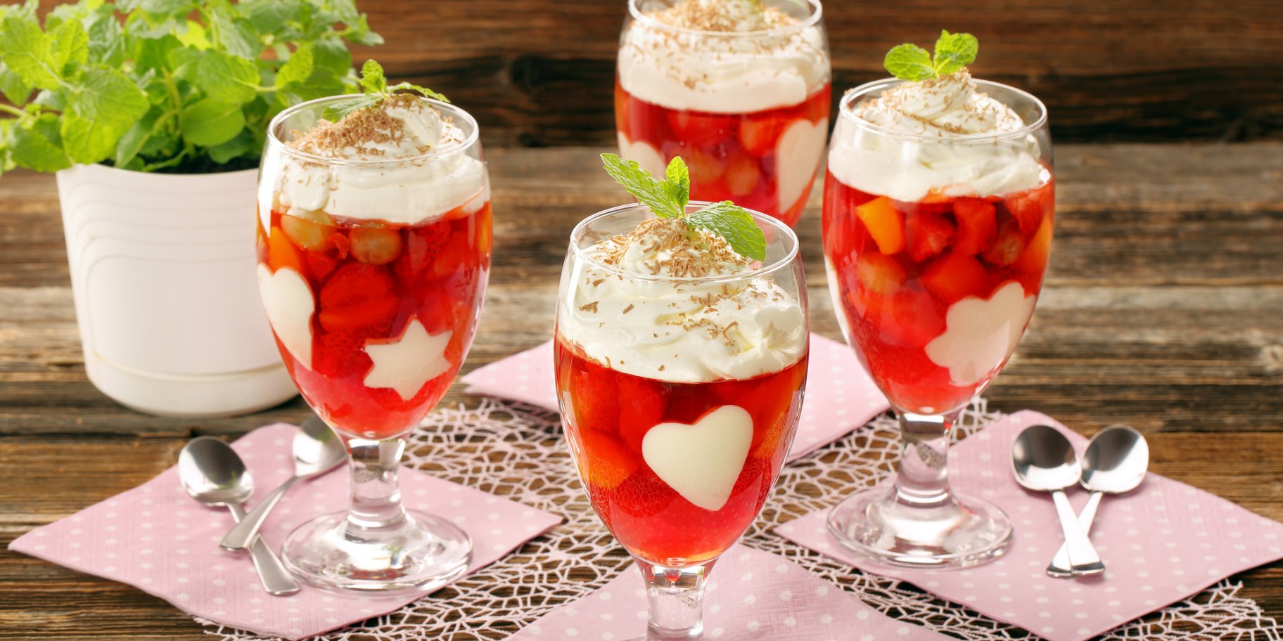 Желейный десерт с виноградом