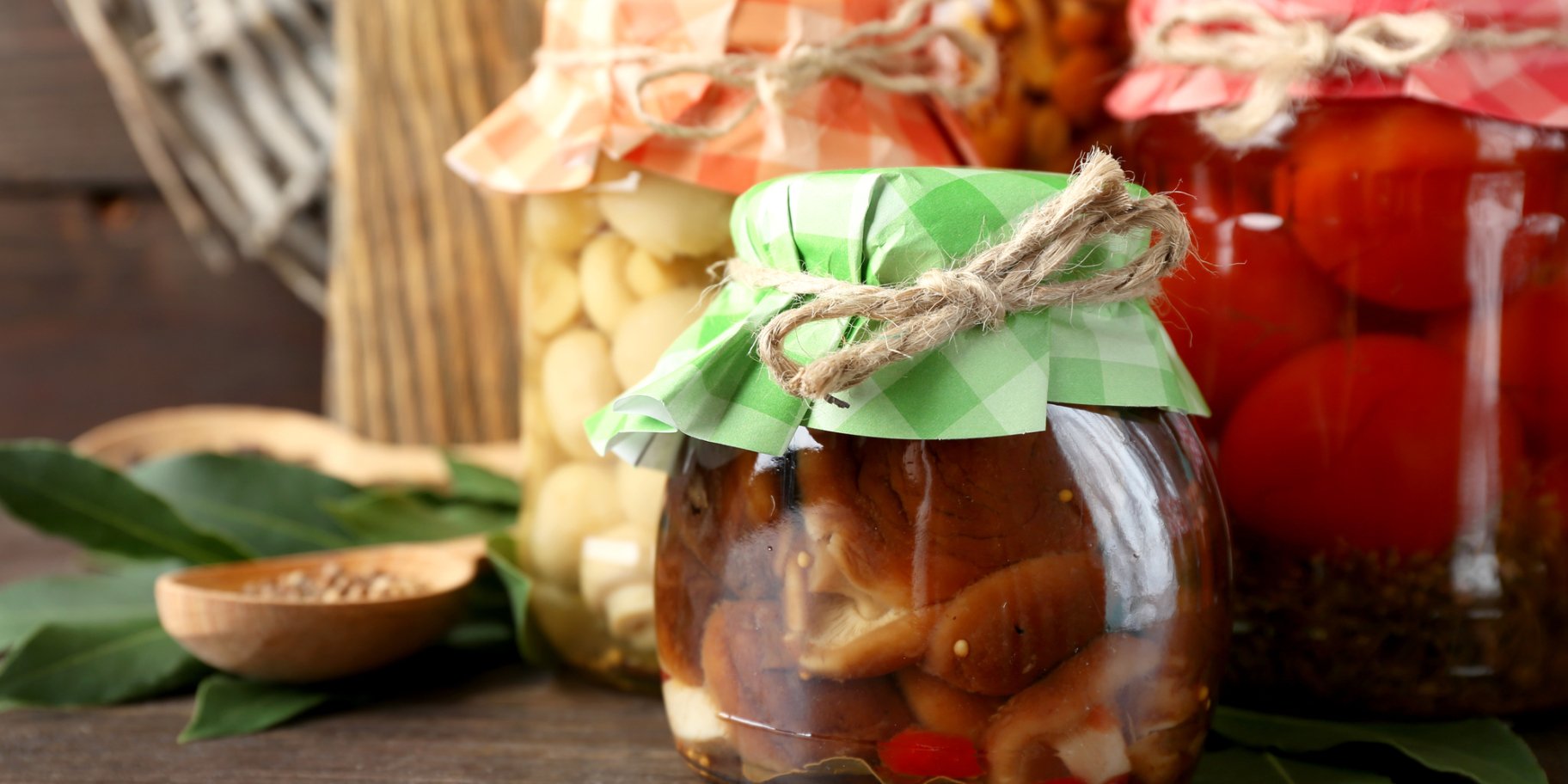 Консервовані гриби з соусом "Сацебелі"