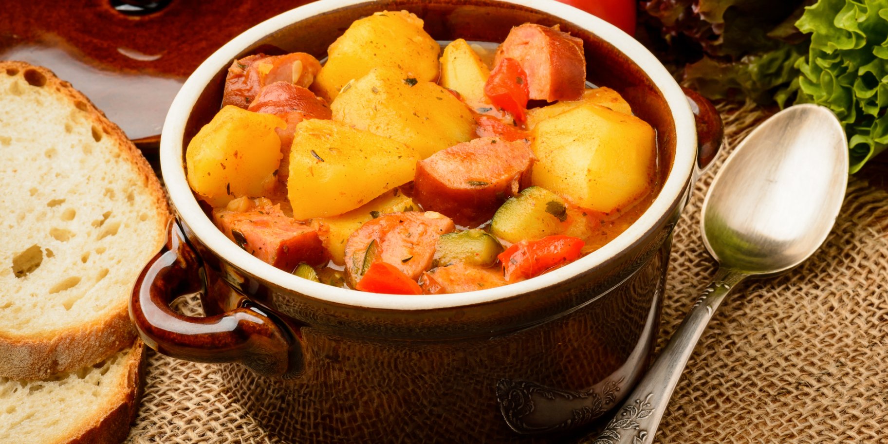 Ковбаски з овочами