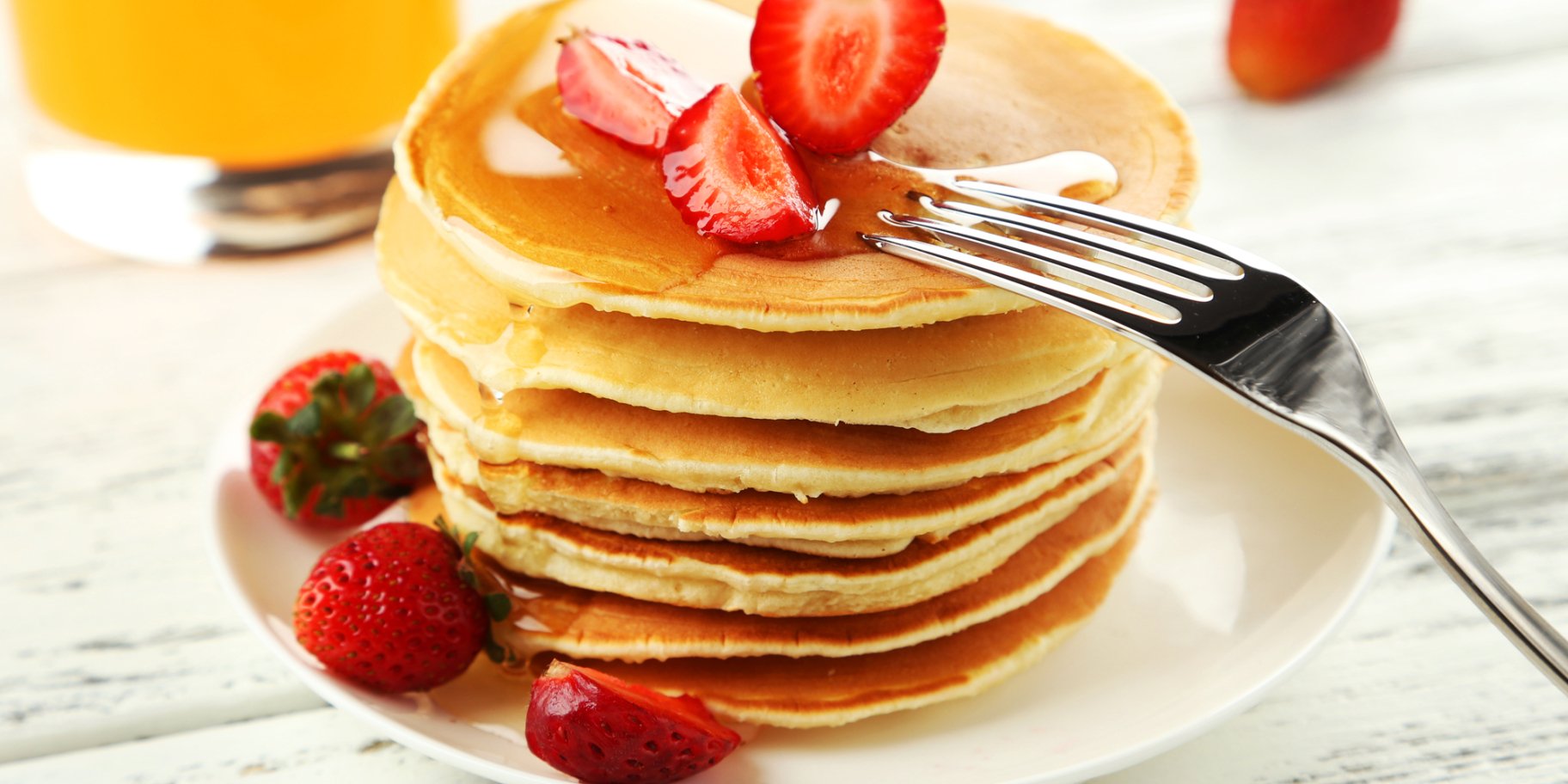 Оладьи с клубникой