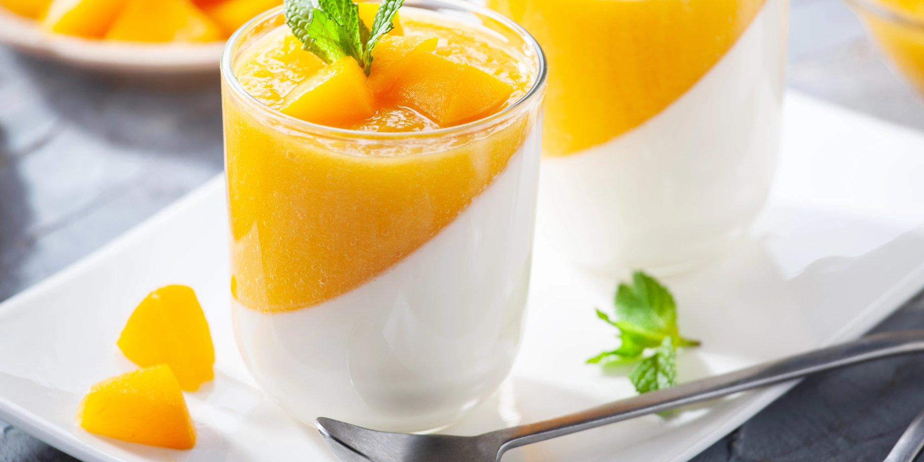 Бюджетний десерт з консервованими персиками