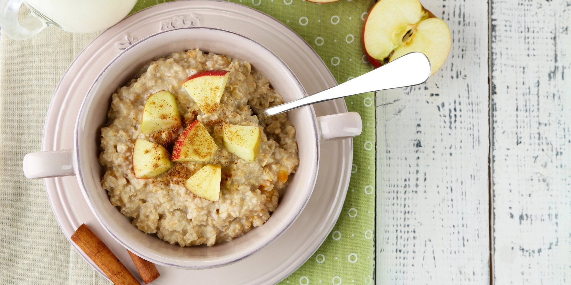 Вівсянка з яблуком і спеціями