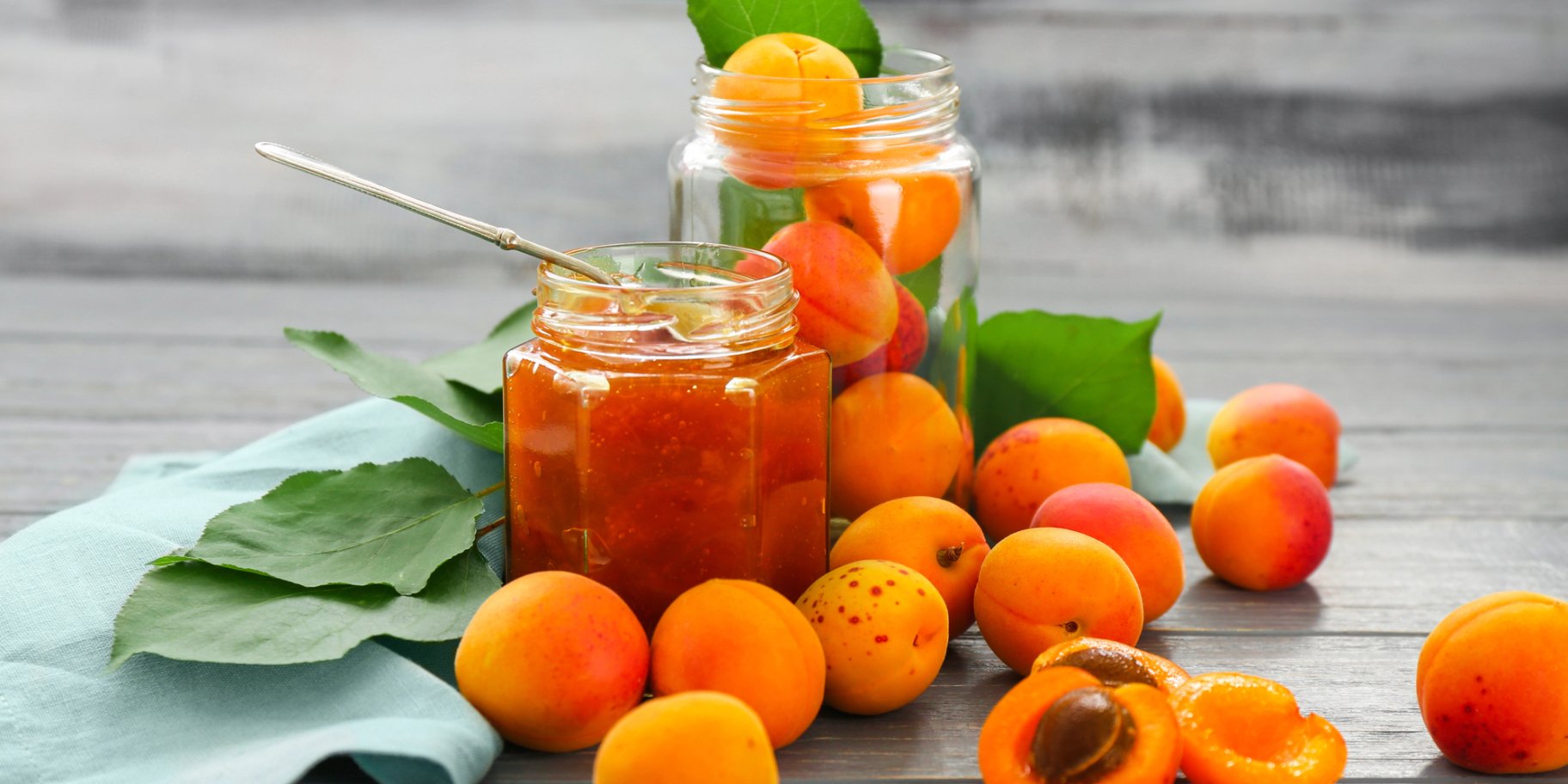 Абрикосове варення на сковороді