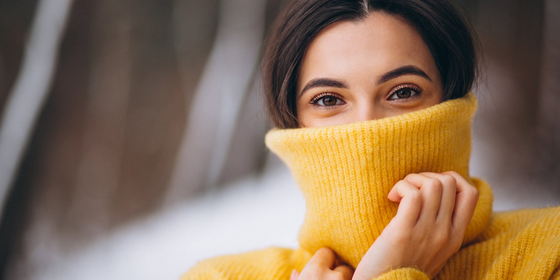 Дівчина в светрі