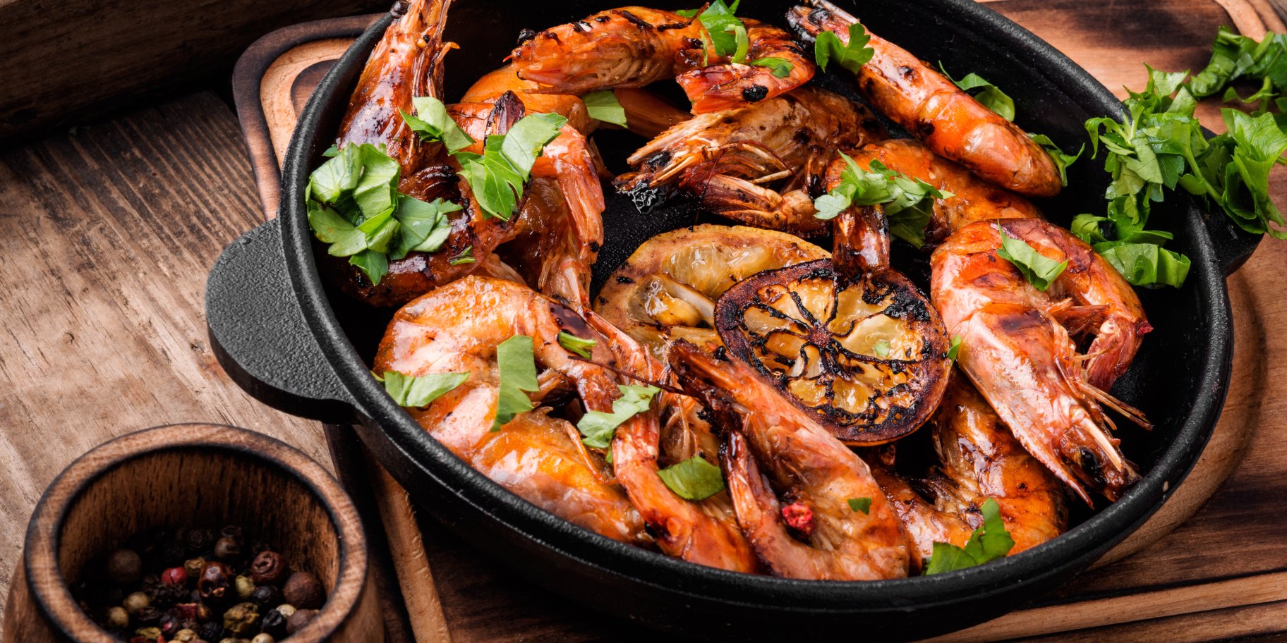 Креветки в соусі теріякі з лимоном та зеленню