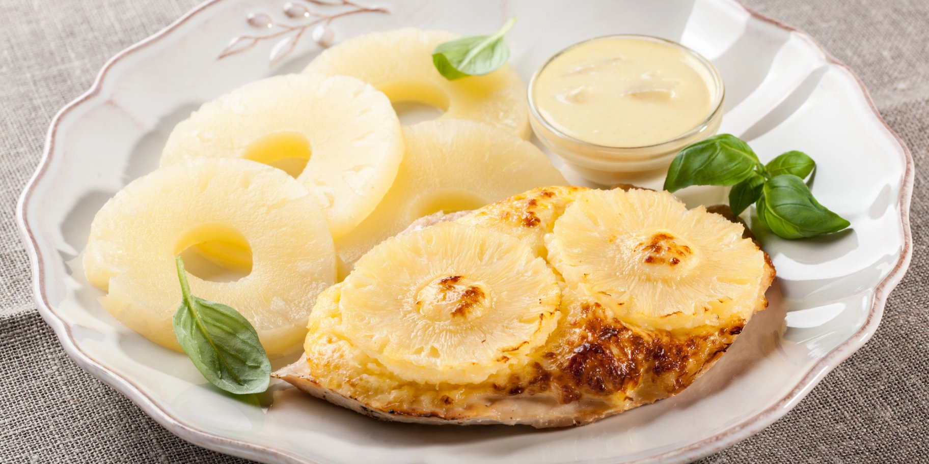 Курка з ананасом і сиром