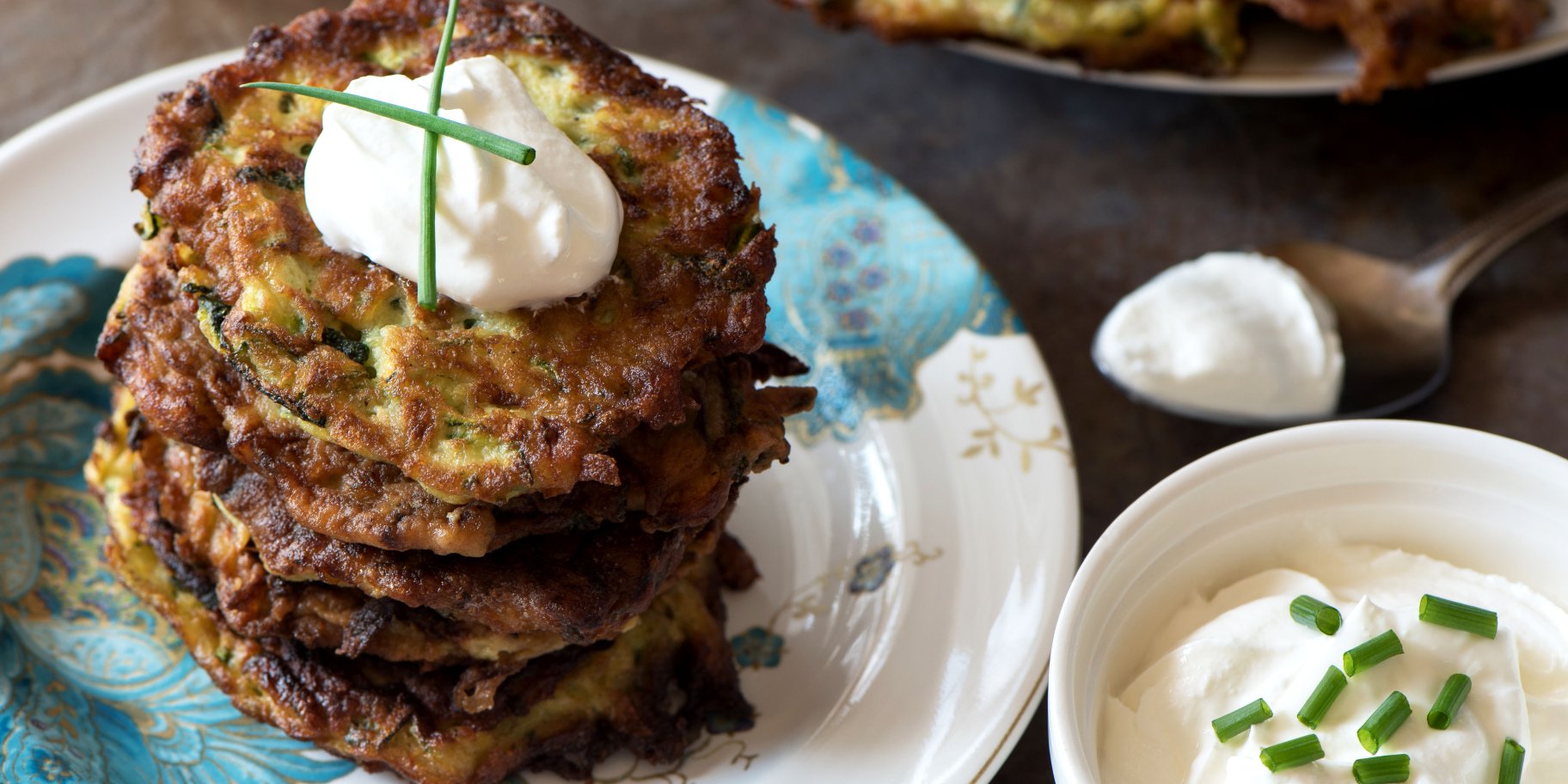 Кабачкові оладки з фіолетовою капустою