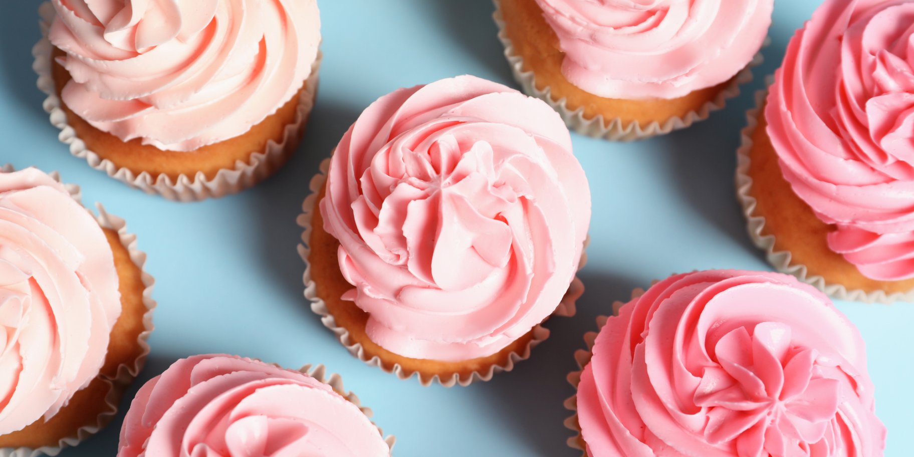 розовые капкейки Барби