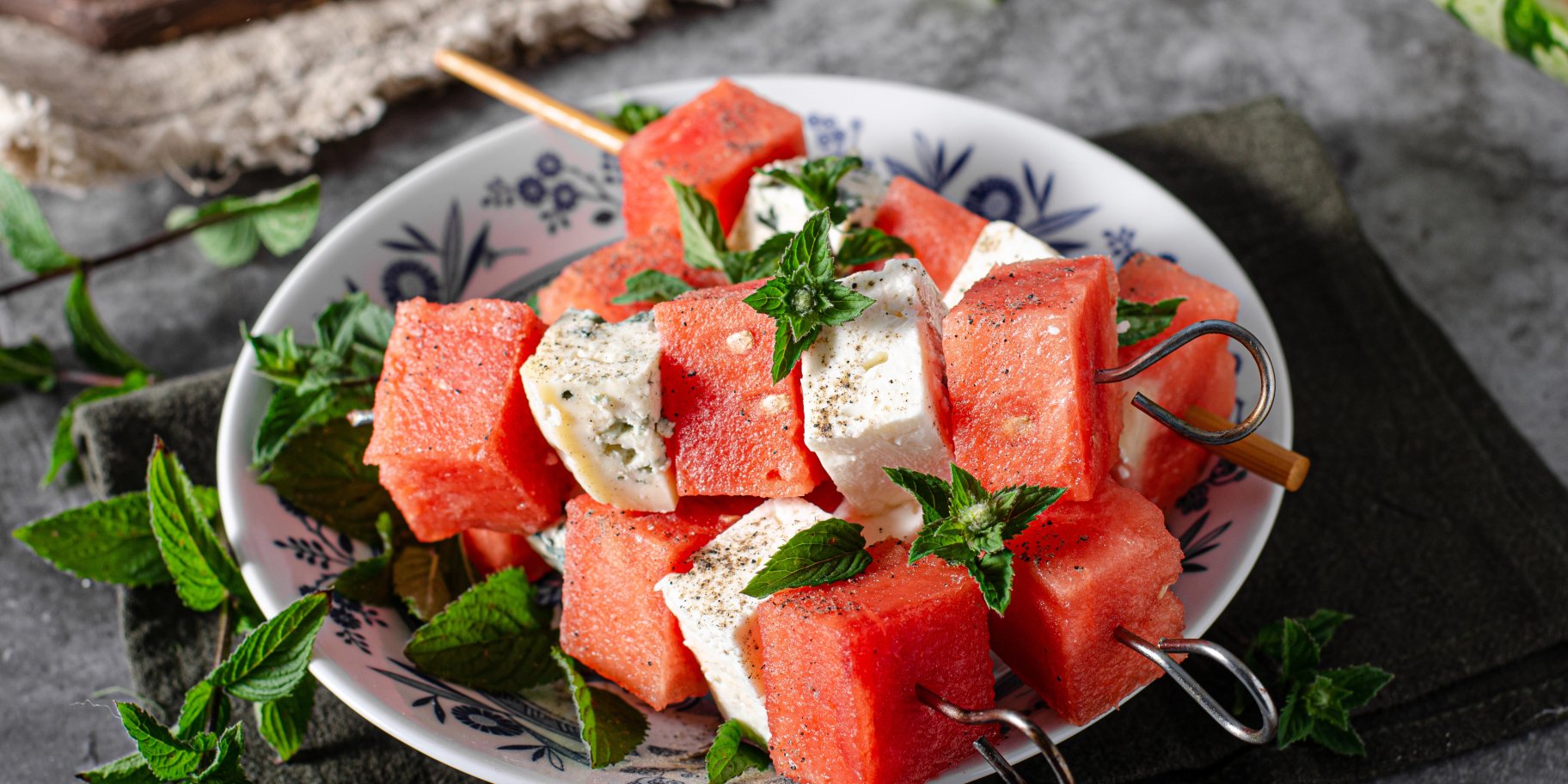 Шашлики з кавуна та фети