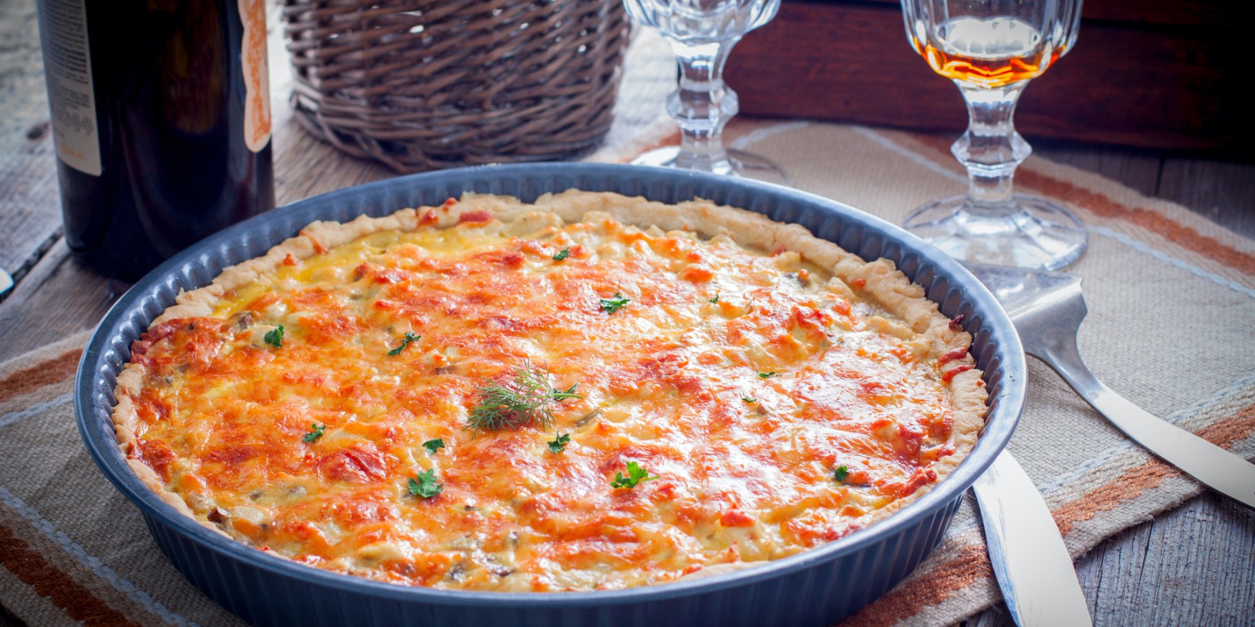 Відкритий пиріг з м’ясом і сиром