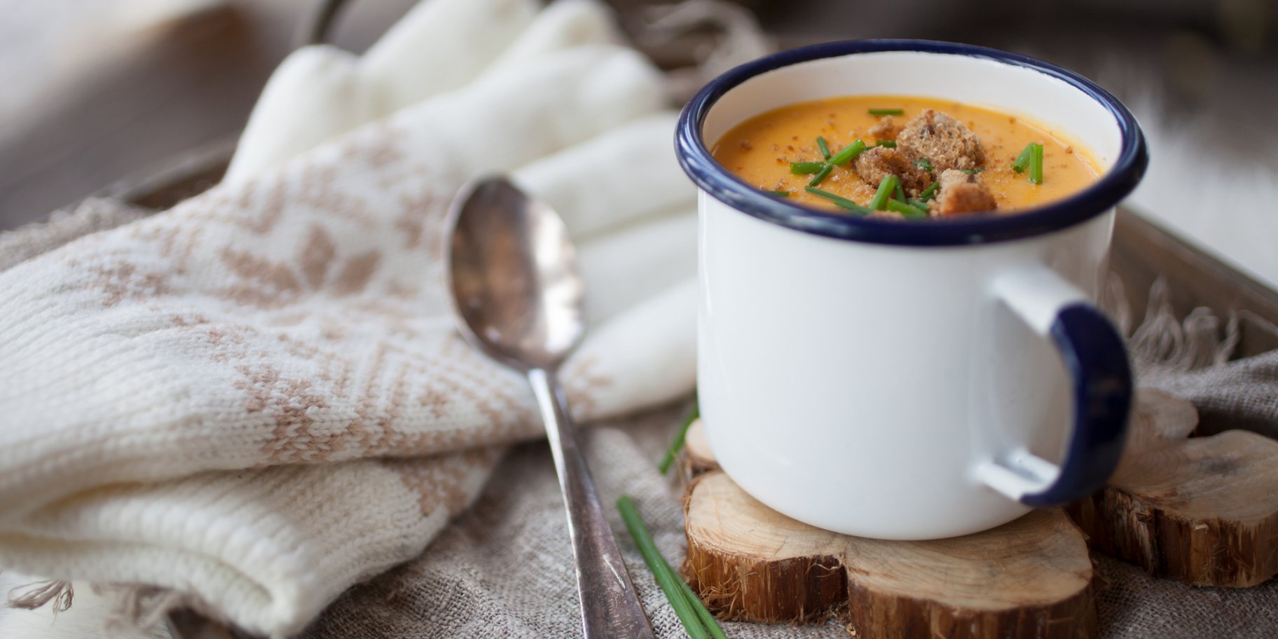 Суп в чашці