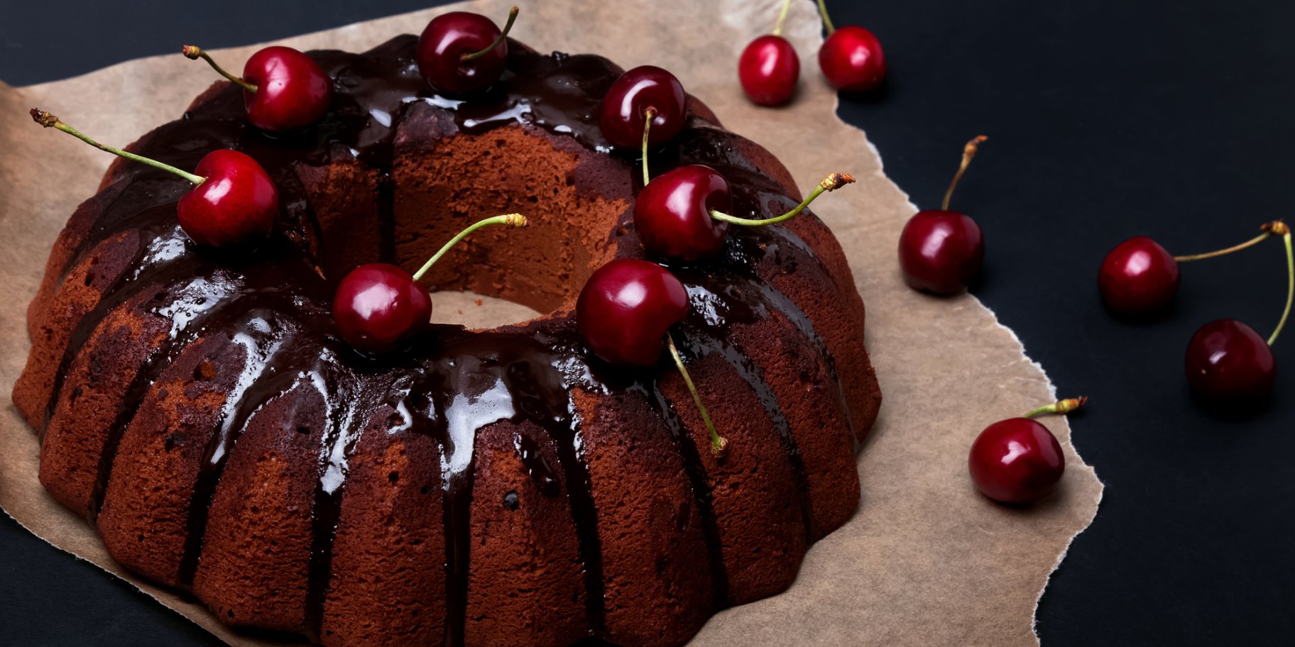 Пісний шоколадний кекс з вишнею