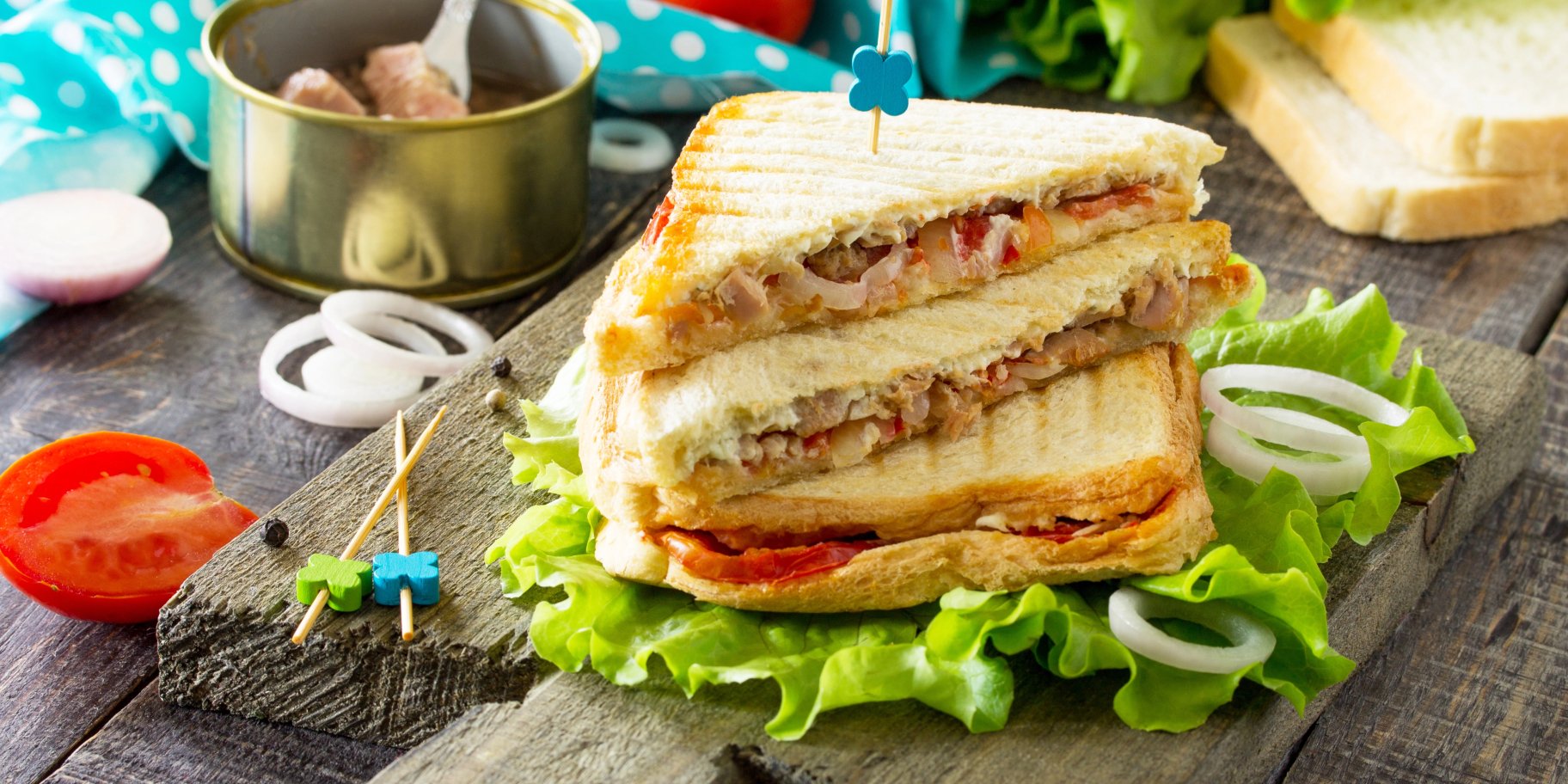 Сендвіч з тунцем та фетою